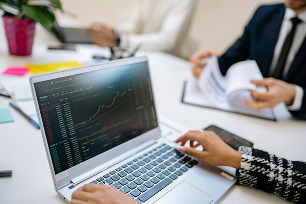 Transforming UK Real Estate: Boosting Clarity and Speed with Blockchain Technology